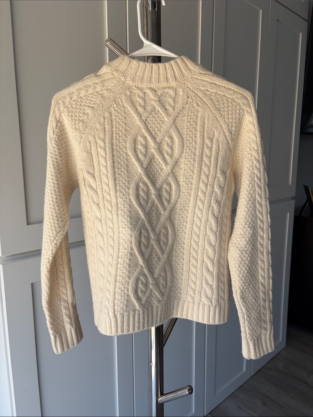 Abercrombie & Fitch Cream Cable Crew Sweater, Size XXS. - Picture 5 of 8